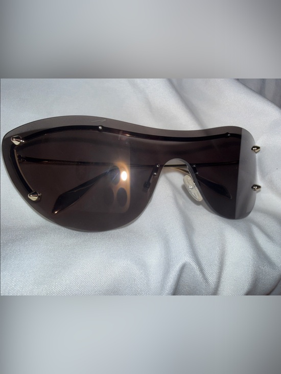 Alexander McQueen Shield-Style Sunglasses in Dark Smoke main image 5